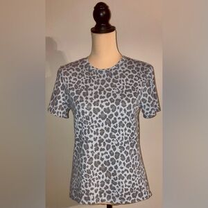 Women's Zoe + Liv Short Sleeve Gray Leopard Print Top/Shirt, Extra Small XS